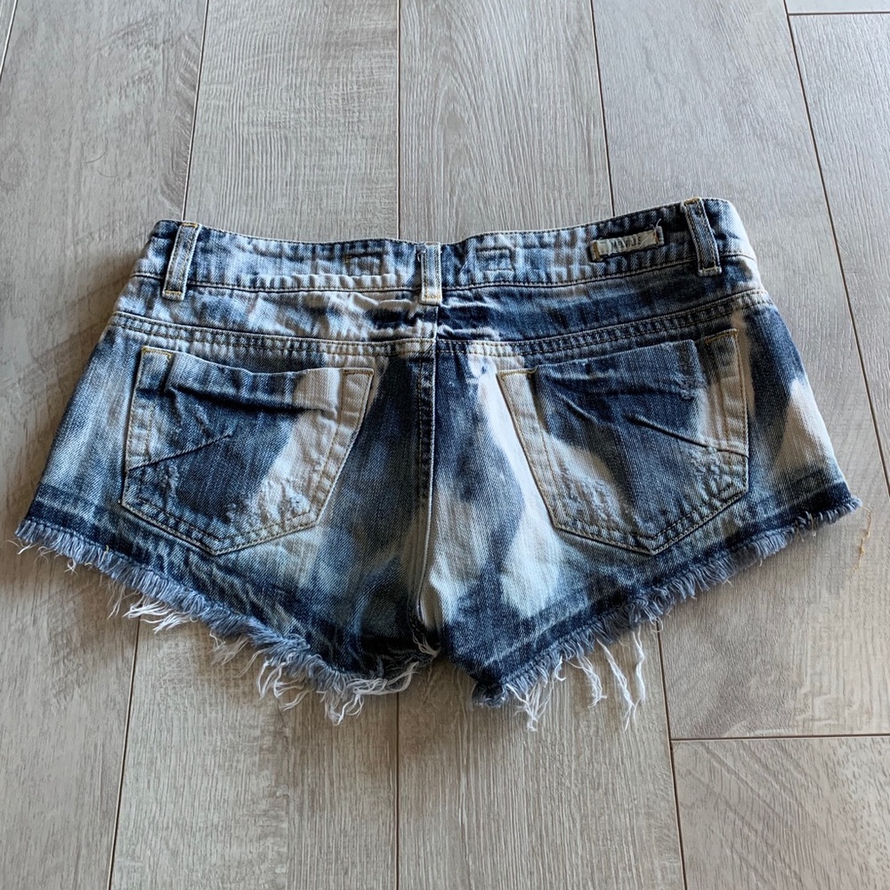Brandy Melville shorts - Picture 2 of 8